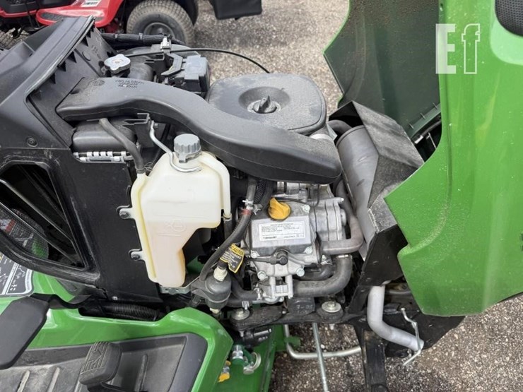 2022-john-deere-x730-image-21