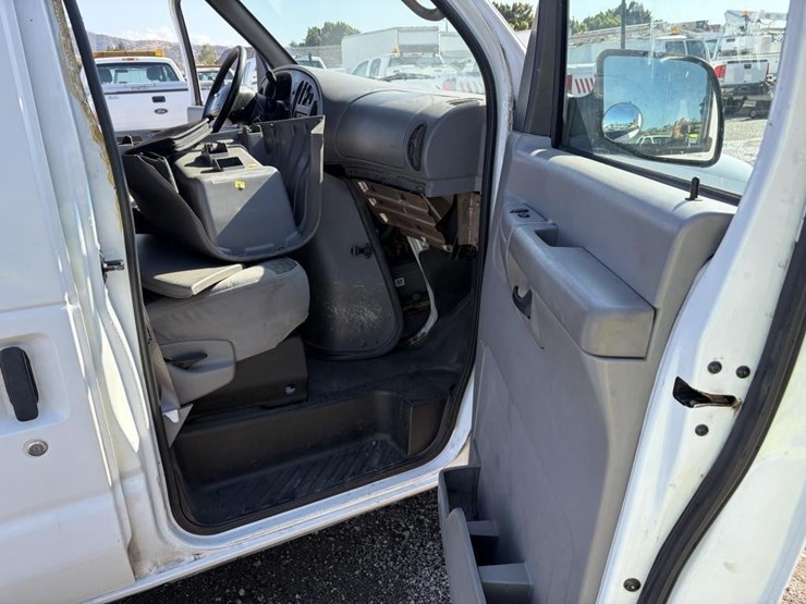 2002-ford-e350-image-9