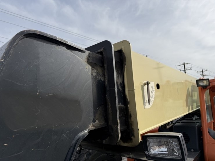 2015-jlg-g9-43a-image-12