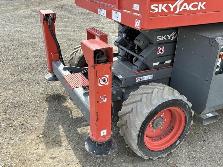 2019-skyjack-sj6826rt-image-7