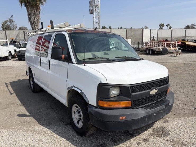 2007-chevrolet-express-2500-image-2