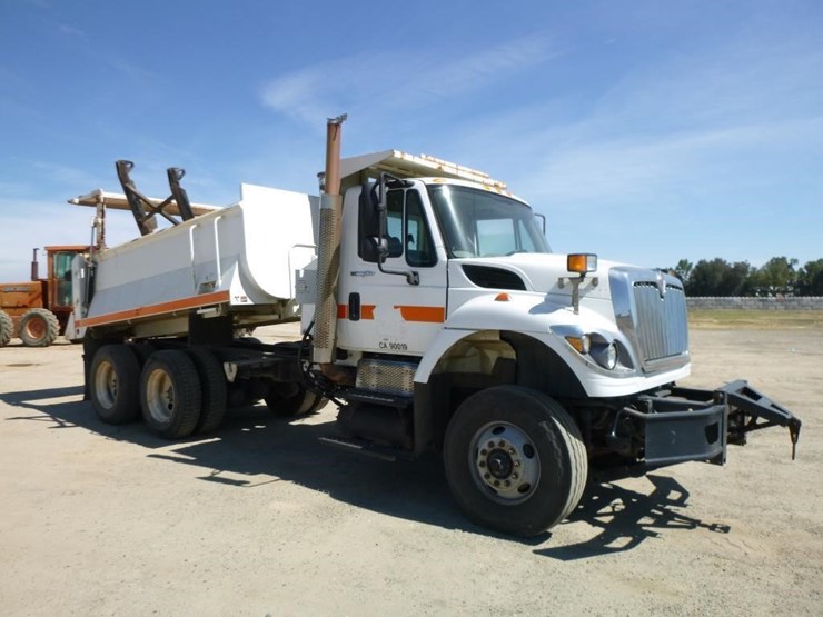 2009-international-7600-image-3