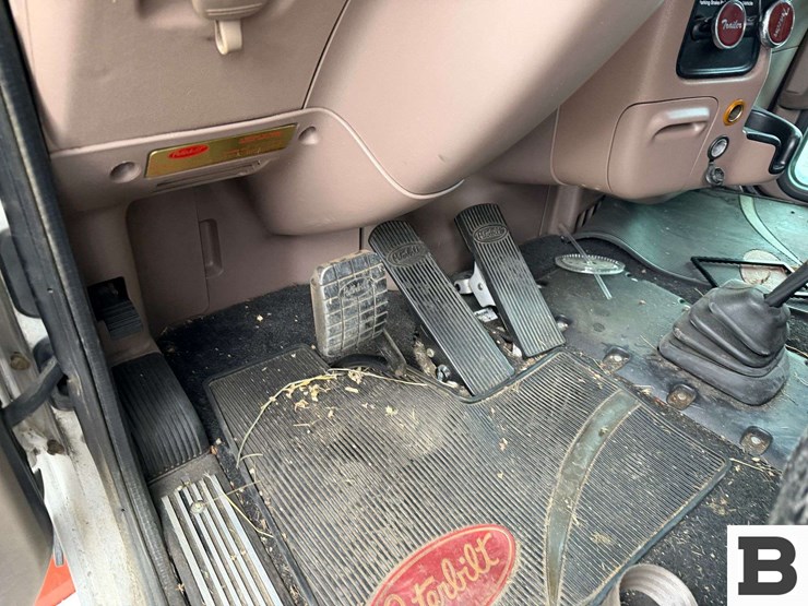 2013-peterbilt-388-image-62