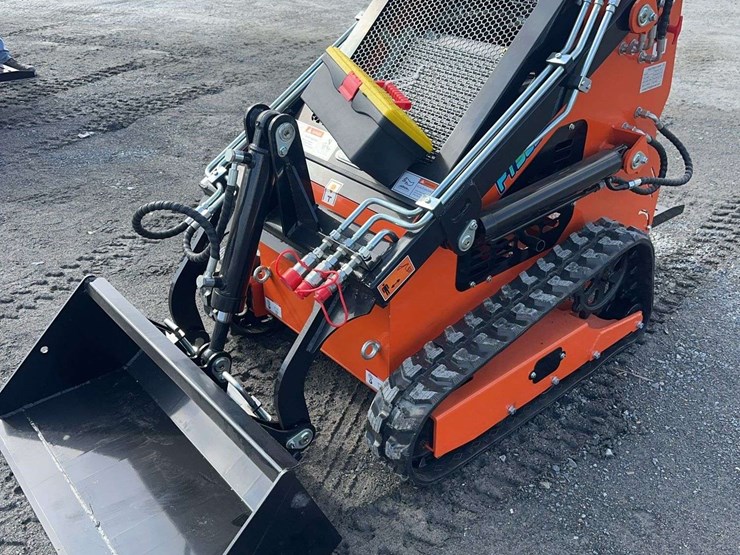 2026-future-ft36c-mini-skid-steer-image-1