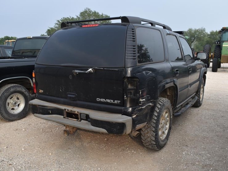 2004-chevrolet-tahoe-image-3