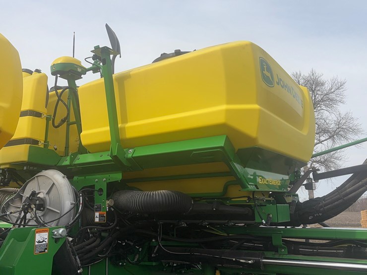 2024-john-deere-db66-image-24