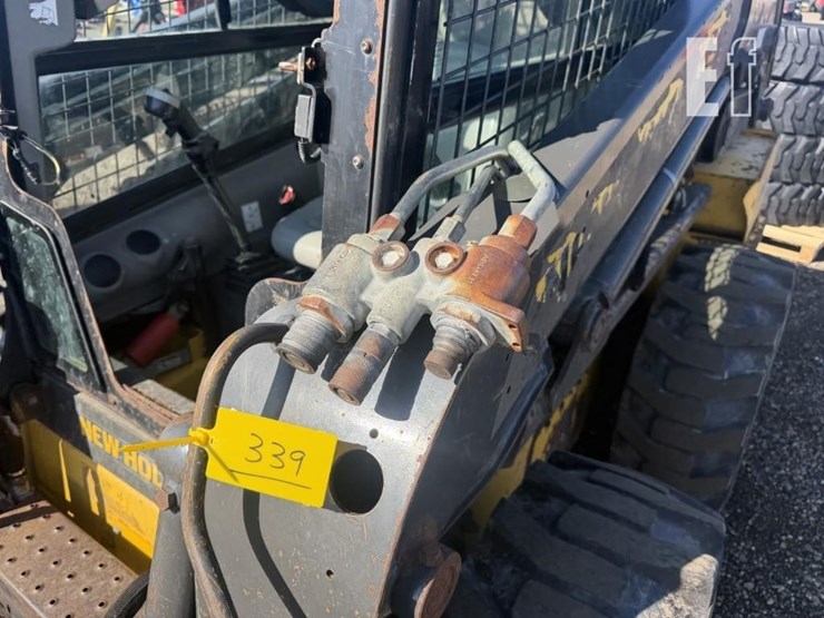 2018-new-holland-l220-image-9