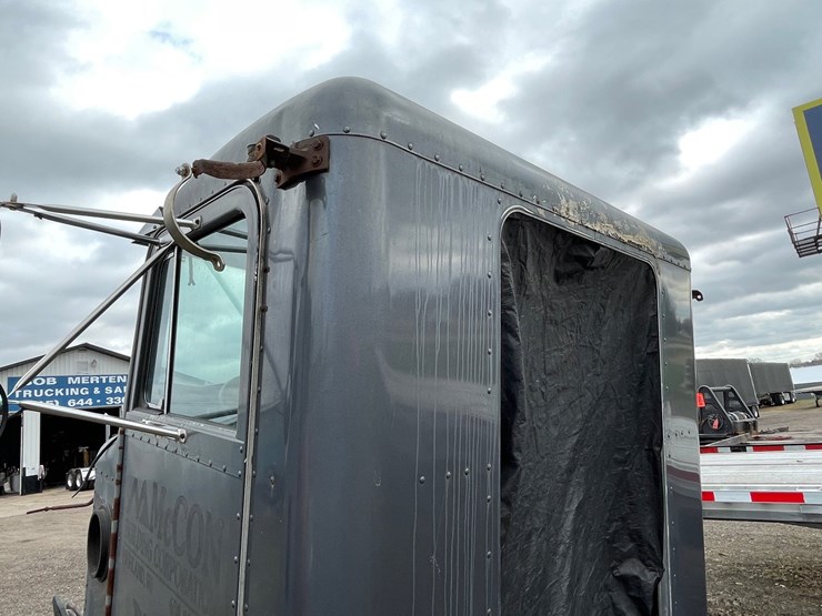 1992-peterbilt-377-image-16