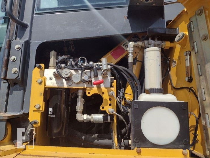 2008-deere-750j-lt-image-19