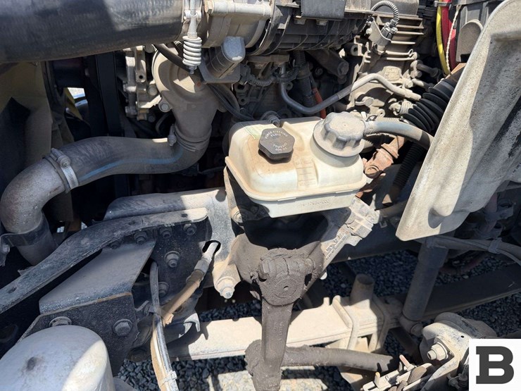 2016-freightliner-m2-bobtail-tractor-truck-image-32