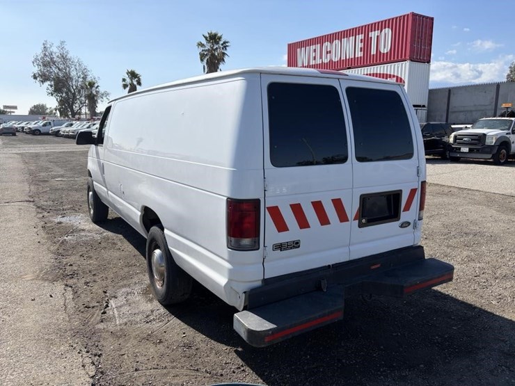 2002-ford-e350-image-4