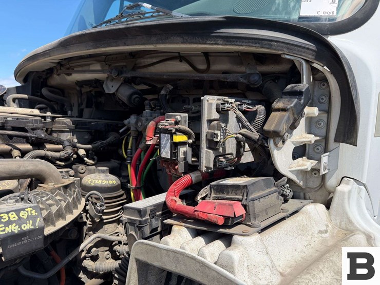 2016-freightliner-m2-bobtail-tractor-truck-image-31