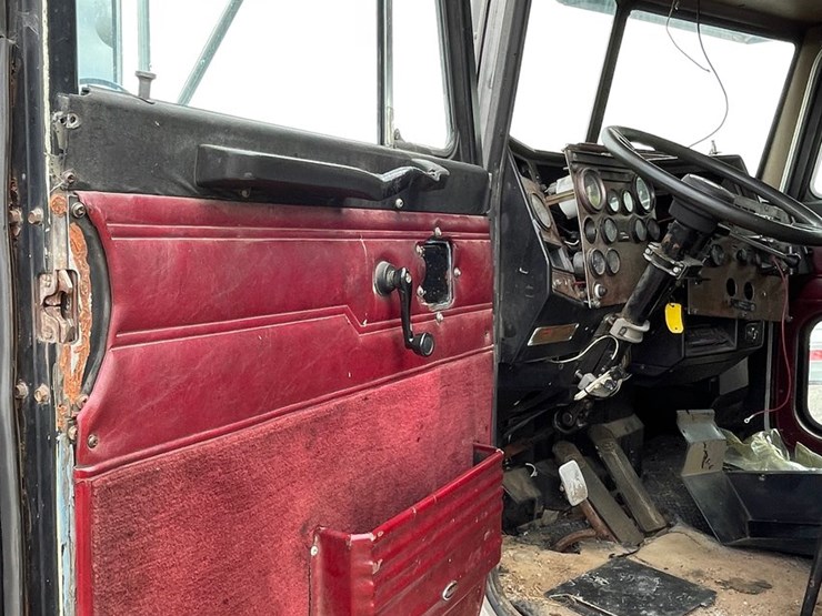 1992-peterbilt-377-image-22