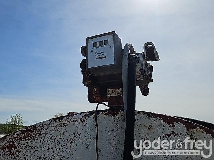 2000-gallon-fuel-tank-w/-spill-container-image-7