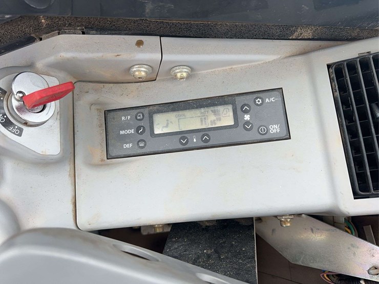 2019-deere-35g-image-28