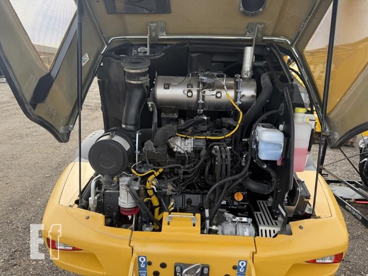 2023-deere-244l-image-16