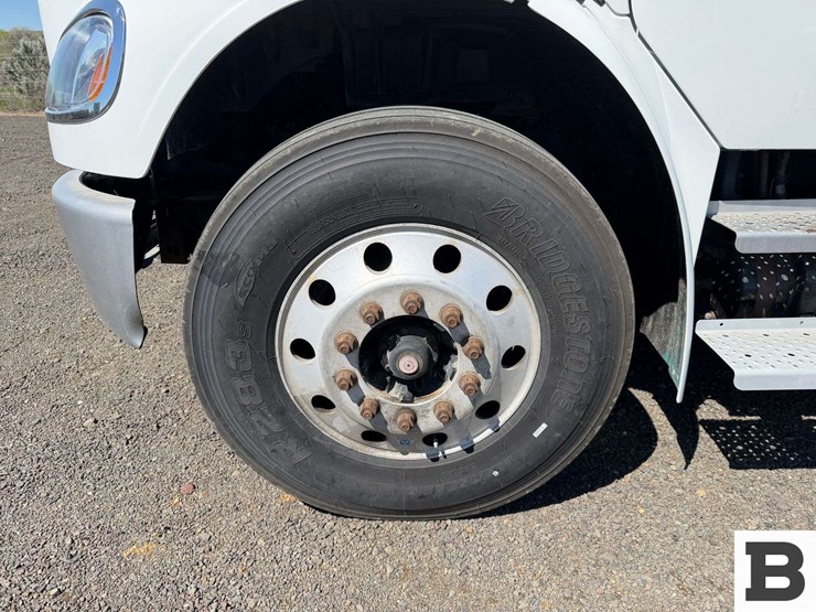 2009-freightliner-m2-box-van-truck-image-11