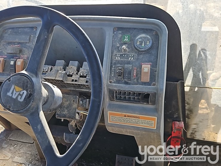 caterpillar-426c-image-28