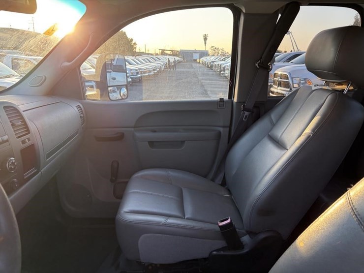 2013-chevrolet-2500-image-15