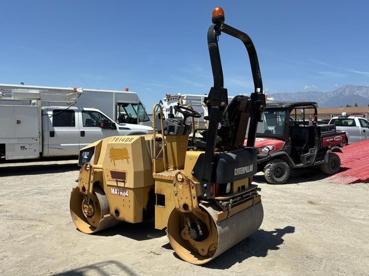 2009-caterpillar-cb24-image-4