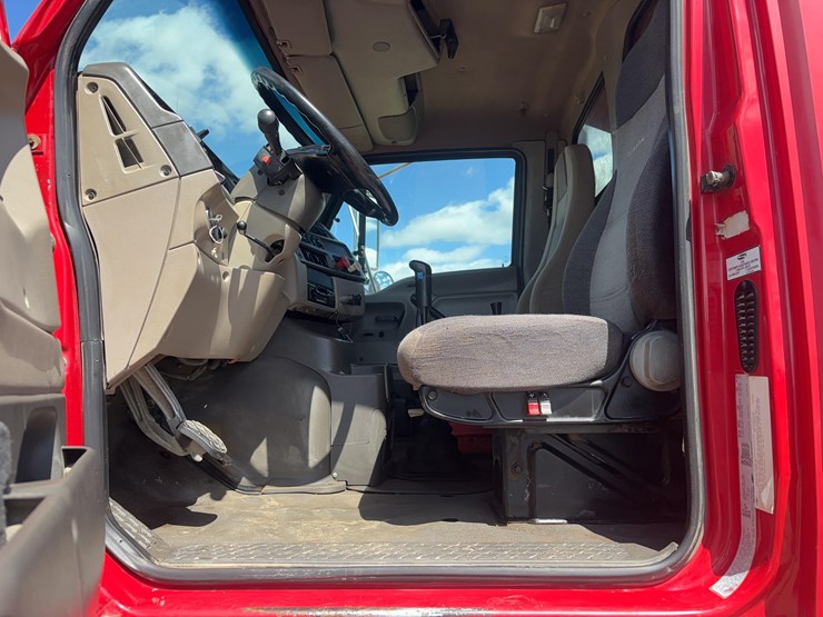 2003-sterling-lt9500-image-22