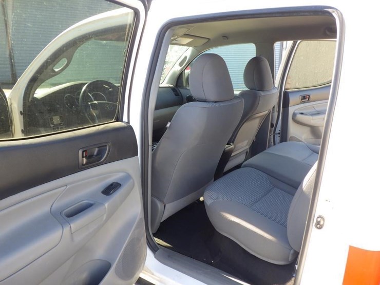 2013-toyota-tacoma-image-7