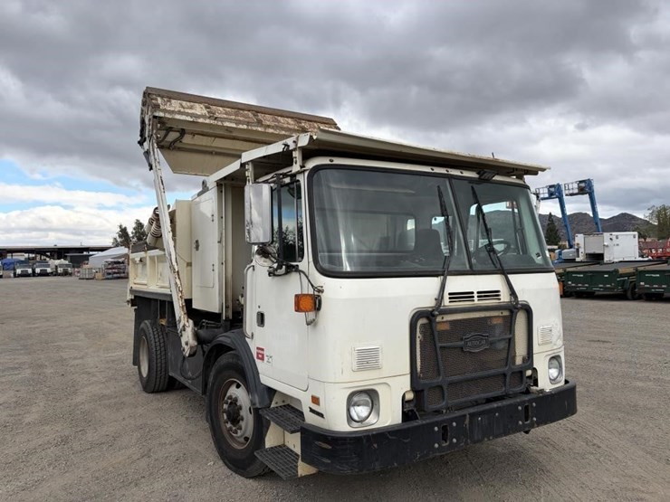 2011-autocar-xpeditor-image-2