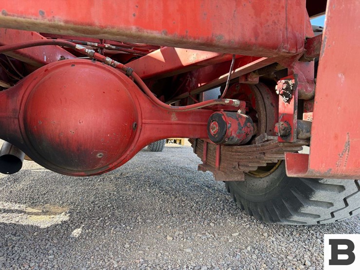 new-holland-1085-image-42