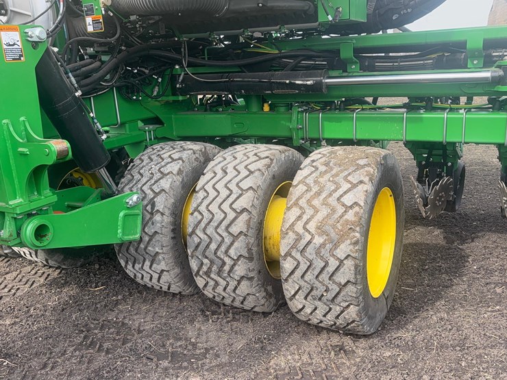 2024-john-deere-db66-image-23