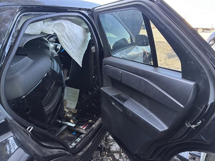 2022-ford-explorer-police-interceptor-image-18