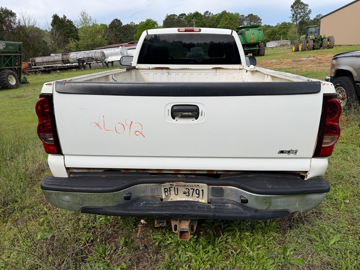 2004-chevrolet-silverado-2500-image-7