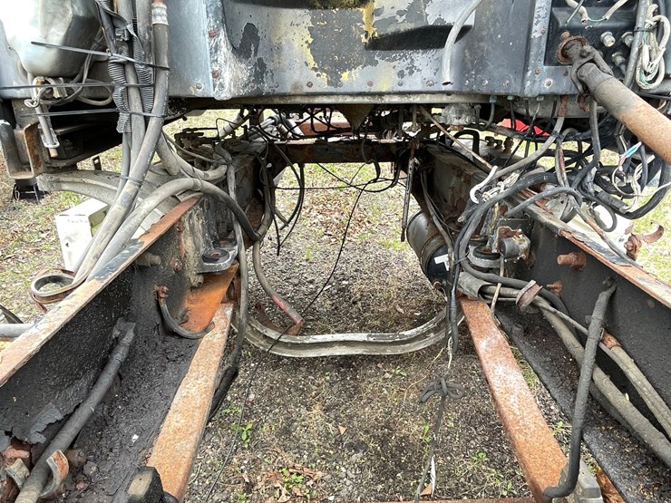 1992-peterbilt-377-image-13