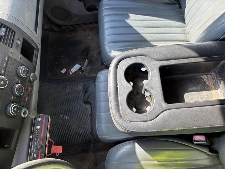 2012-chevrolet-silverado-3500-image-17