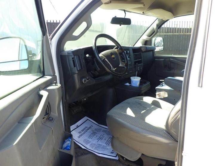 2016-chevrolet-express-2500-image-5