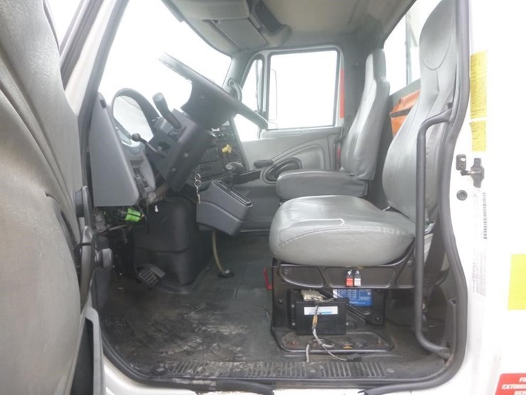 2006-international-durastar-4300-image-13