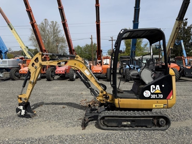 2017-caterpillar-301.7d-image-7