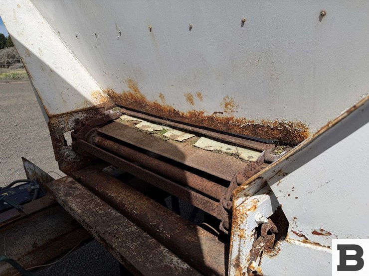 1977-international-fertilizer-truck-image-16