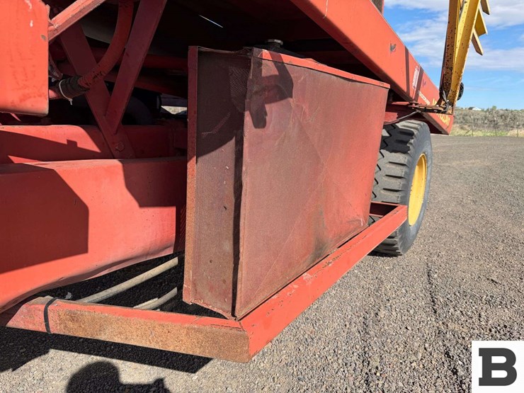 new-holland-1085-image-35