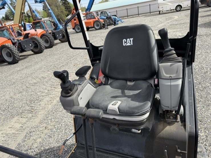 2017-caterpillar-301.7d-image-33