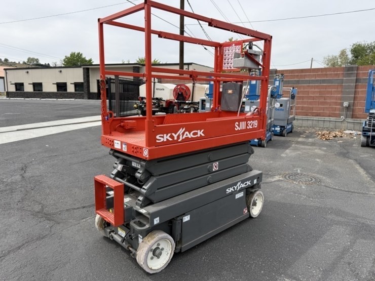 2013-skyjack-sjiii3219-image-4