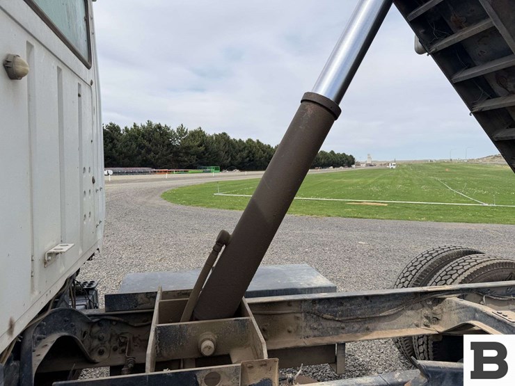 1996-ford-la9000-image-51