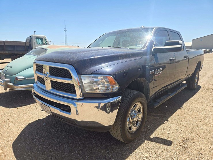 2016-ram-2500-tradesman-crew-cab-/-lwb-4d-image-1
