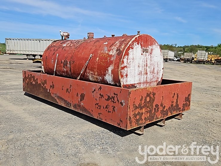 2000-gallon-fuel-tank-w/-spill-container-image-3