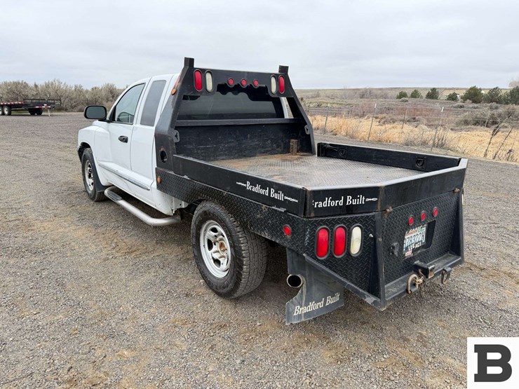 2005-dodge-dakota-image-3