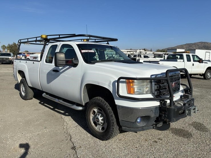 2012-gmc-sierra-2500-image-2
