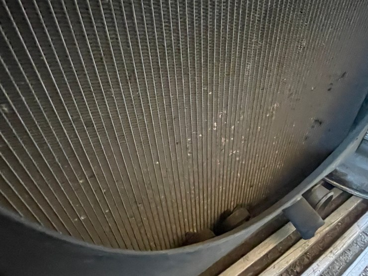 #10414-•-radiator-from-1999-volvo-vnl-truck-image-7