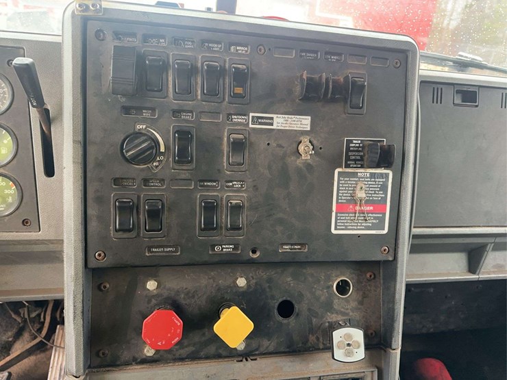 1998-mack-ch613-image-24