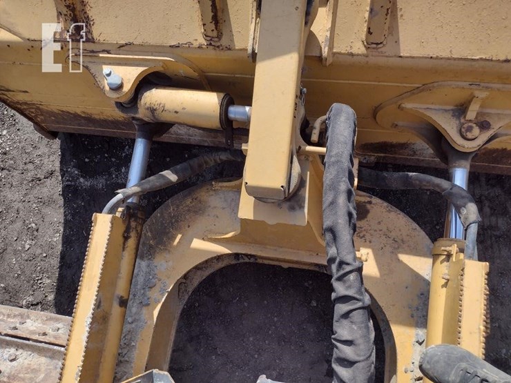 2005-deere-700h-xlt-image-25