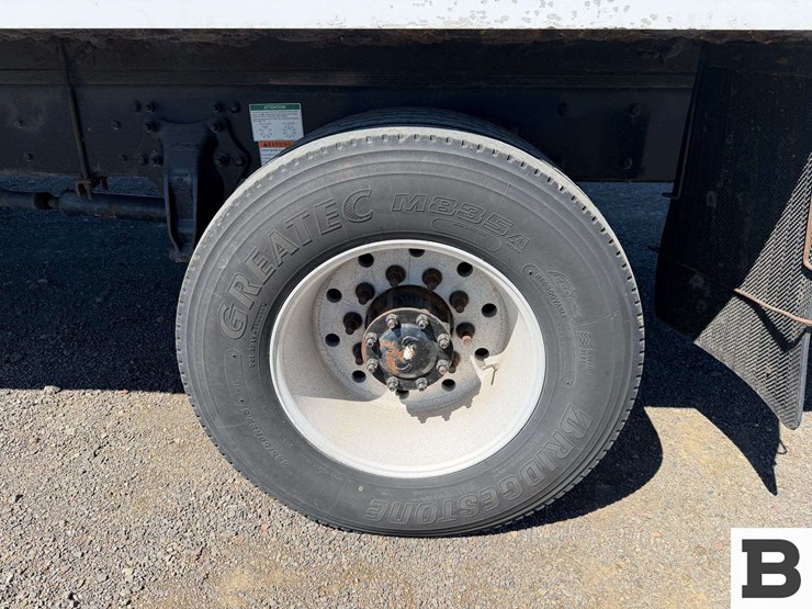 2009-freightliner-m2-box-van-truck-image-24