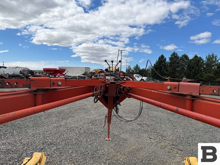 new-holland-216-image-23